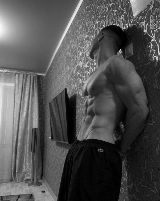 Мужчина Артём МКР Олимпийский Фотография 